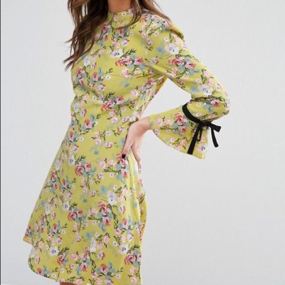 Floral bell sleeve dress